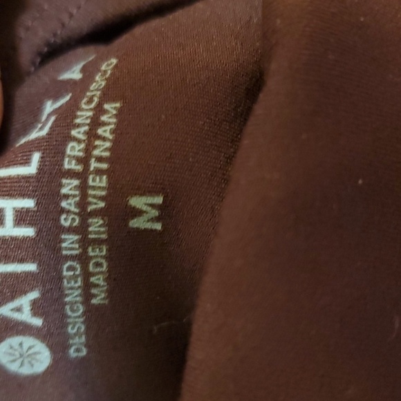 Athleta maroon leggings 7/8 length Size Medium pocket on side and on the… - Picture 8 of 9